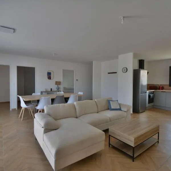 Villa Evan Climatisation individuelle par pièce proche du centre-ville，位于吕奥姆的酒店