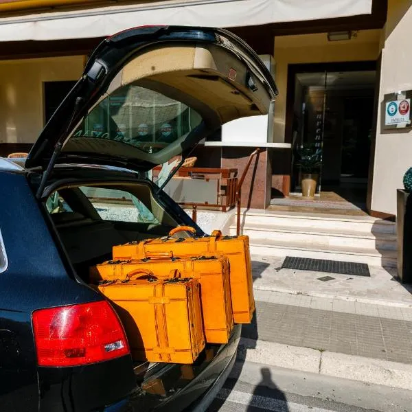 La Locomotiva Rooms，位于基亚拉瓦莱的酒店