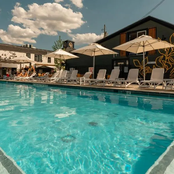 Colonial Hotel & Suites，位于格兰湾的酒店