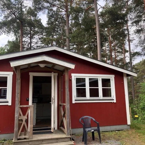 Bredsands camping och bad- Bredsandsstugor，位于恩雪平的酒店