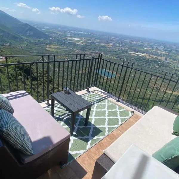 il Fienile Suite con terrazza panoramica a strapiombo，位于诺尔马的酒店