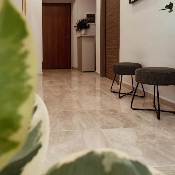 Paola HOME，位于瓦拉泽的酒店