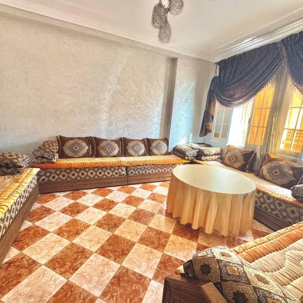 Apartment 5 min Corniche，位于纳祖尔的酒店