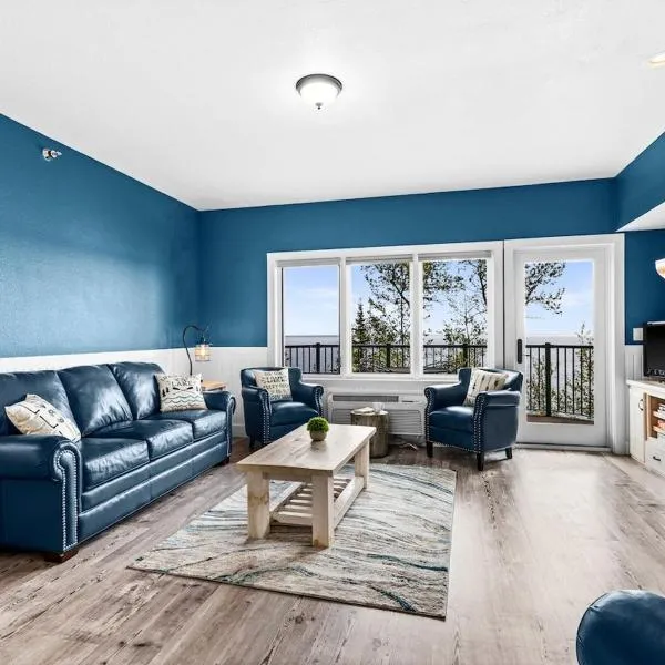 Breathtaking Lake Views 1BR King Suite, Kitchen & Heated Pools，位于图哈伯斯的酒店