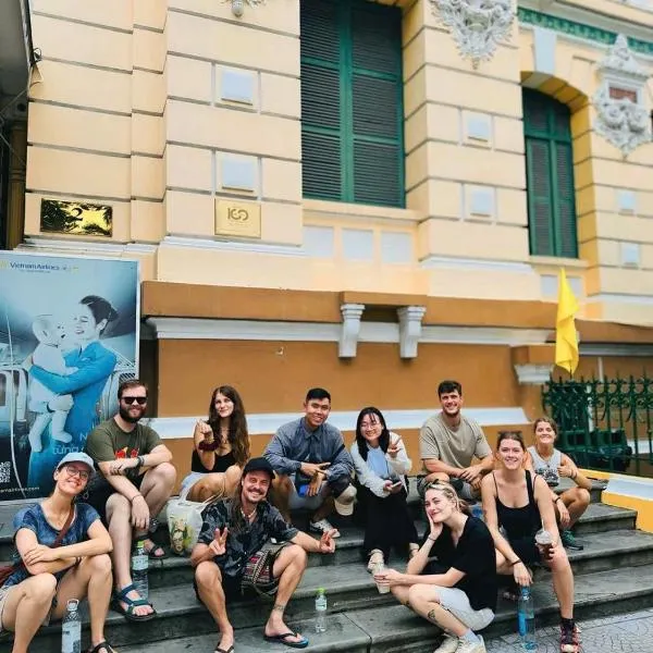 Saigon Authentic Alley Hostel - Daily Walking City Tour, Cooking Class, Food Tours, FREE Fresh Breakfast, Gym & Rooftop Billiard，位于胡志明市的酒店
