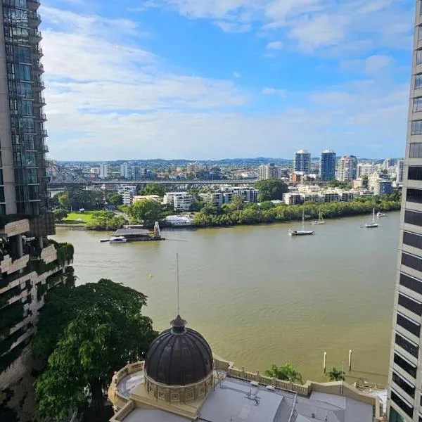 Lux 18th floor 2br 2bath, River view, Pool, Spa, Sauna, Gym, Wifi,，位于布里斯班的酒店