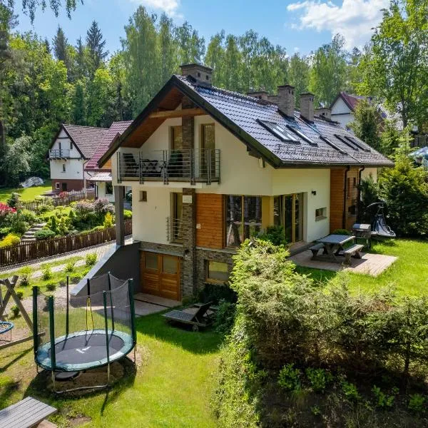 Mazursko - komfortowe apartamenty nad jeziorem, sauna, kominki na parterze，位于克雷托维尼的酒店