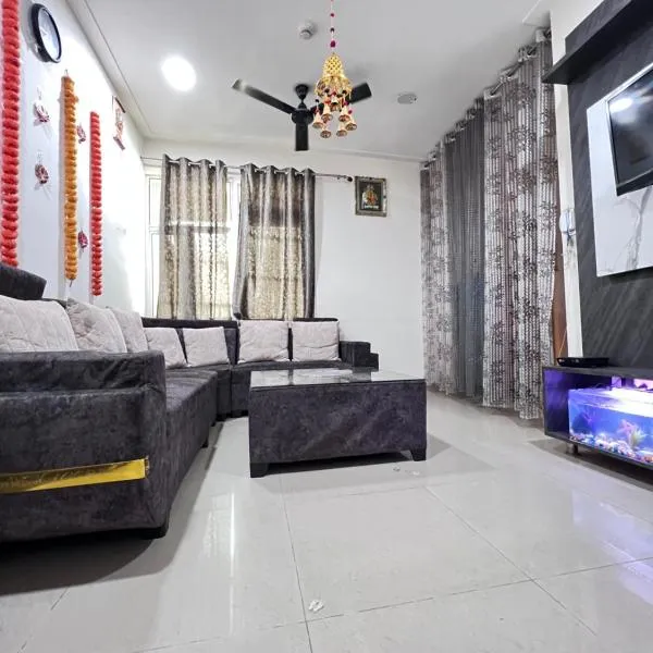 Night View Apartment，位于加济阿巴德的酒店