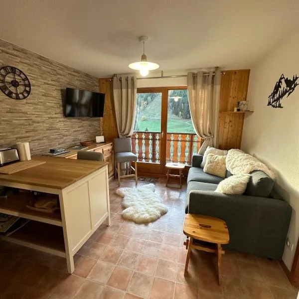 2-bed appt Le Biot Portes du Soleil French Alps，位于La Baume的酒店