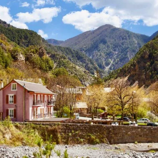 Hotel Restaurant Le Col de Crous，位于Péone的酒店