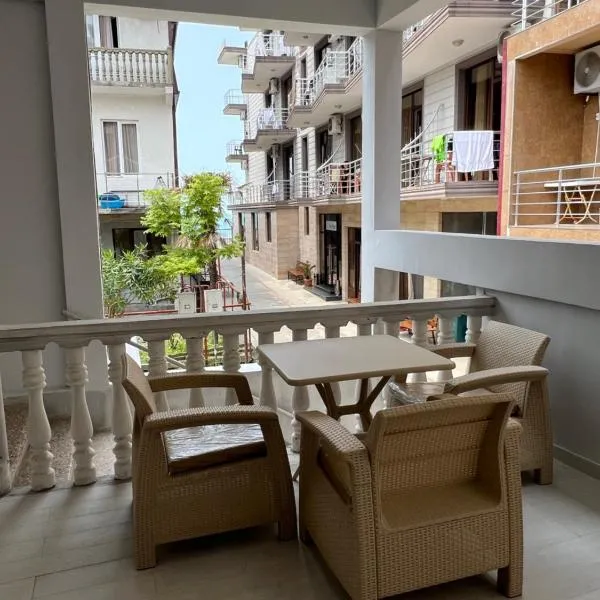Guest House Inn Side，位于科布列季的酒店