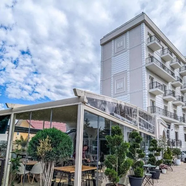 Boutique Hotel Balș，位于Balş的酒店