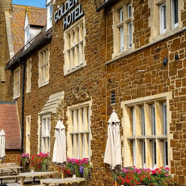 The Golden Lion Hotel，位于亨斯坦顿的酒店