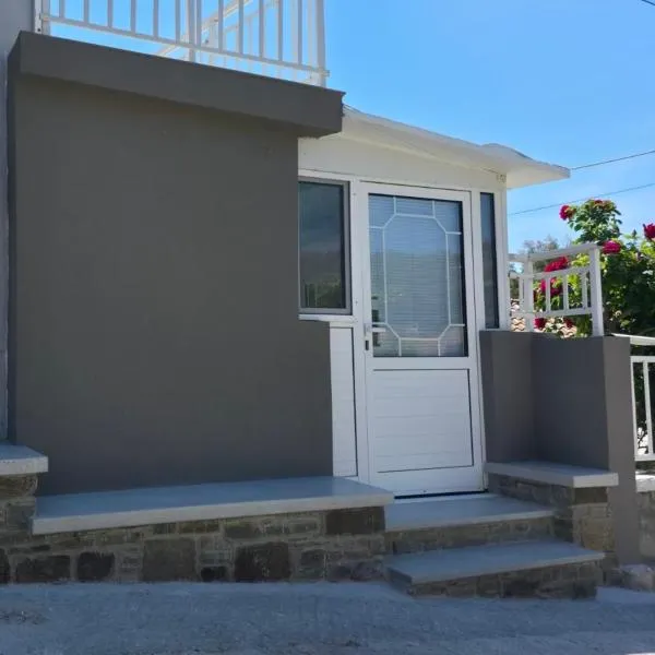 Marys holiday home 65sqm，位于Romanón的酒店