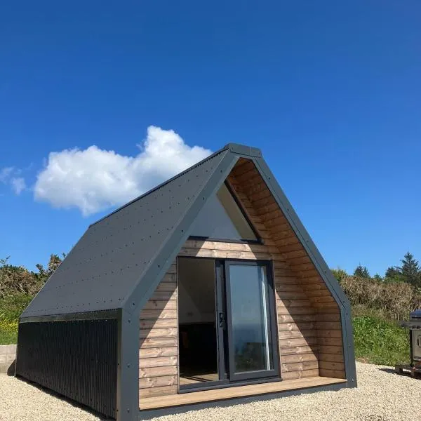 Tiny home on an organic croft, Isle of Arran，位于Kildonan的酒店