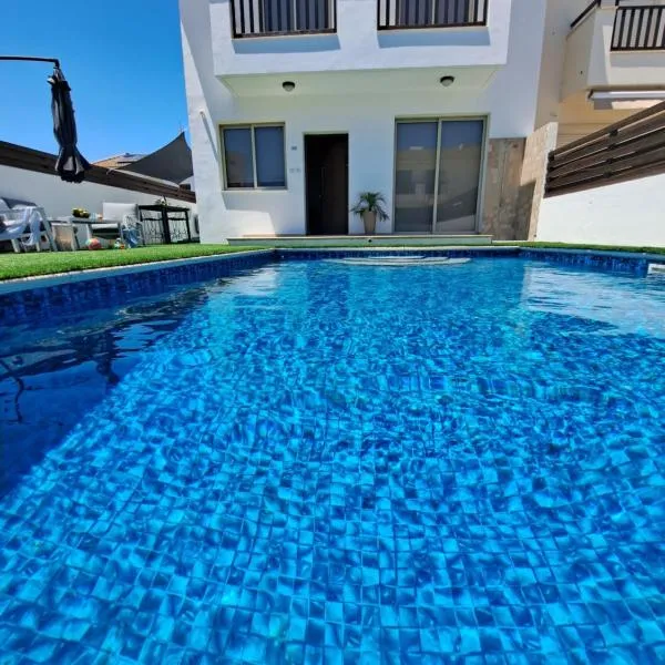 SERENITY PEARL VILLA at the sea，位于普罗塔拉斯的酒店