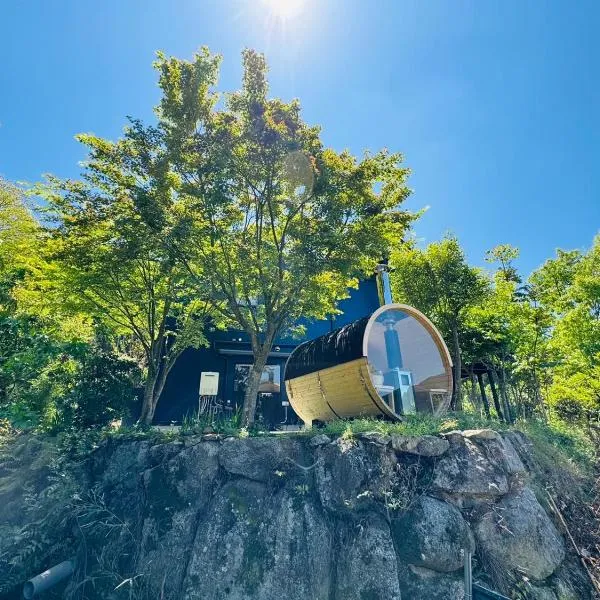 天空の麓糸島 屋上パノラマ奇跡の眺望 露天風呂絶景サウナ bbq 16名以上 駐車場6台 ペット，位于Itoshima的酒店