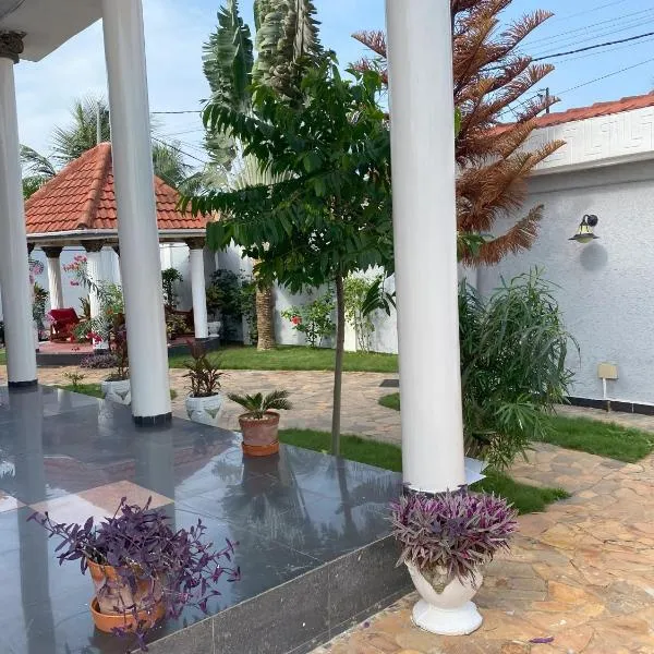 The Manor，位于洛美的酒店