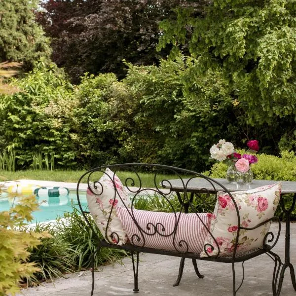 Montresora, villa con piscina privata tra il Lago di Garda e Verona，位于索纳的酒店