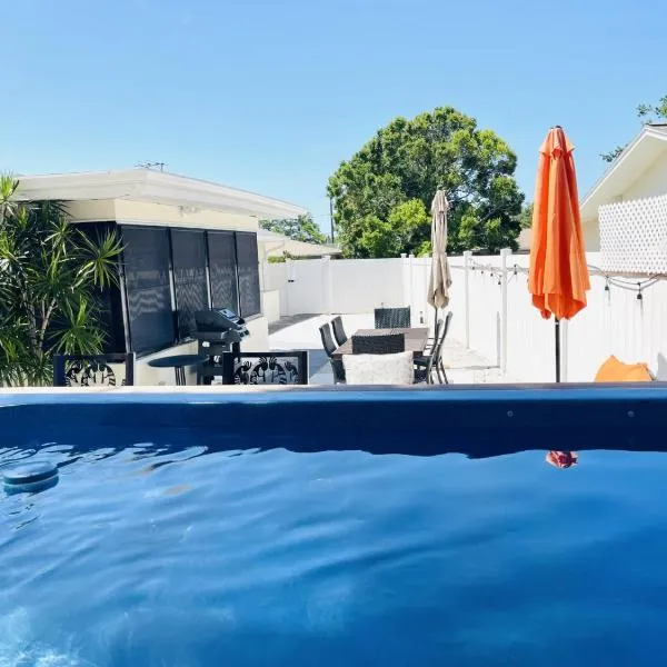 Beach Resort Retreat Accessible Home with Jacuzzi，位于拉哥的酒店