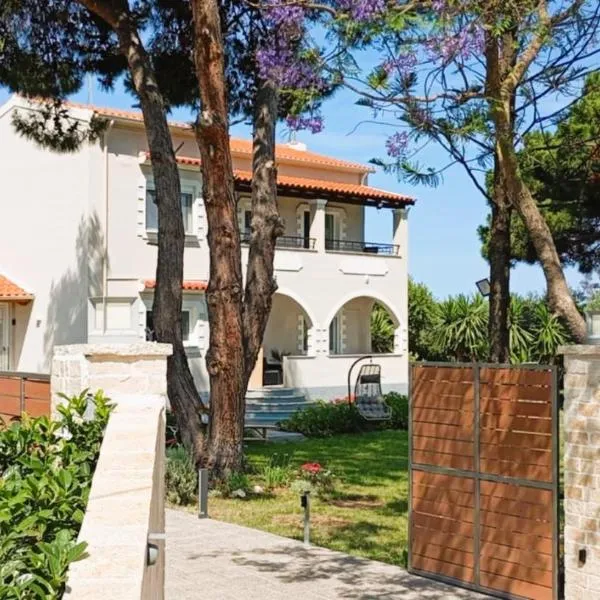 Luxury Villa "Ivone" in Almyros Beach - Private Villa near the Sea，位于Corfu的酒店