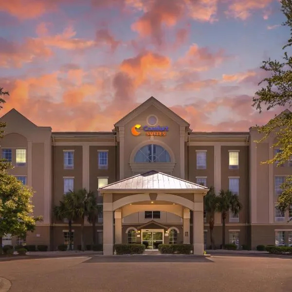 Comfort Suites Myrtle Beach Central，位于默特尔比奇的酒店