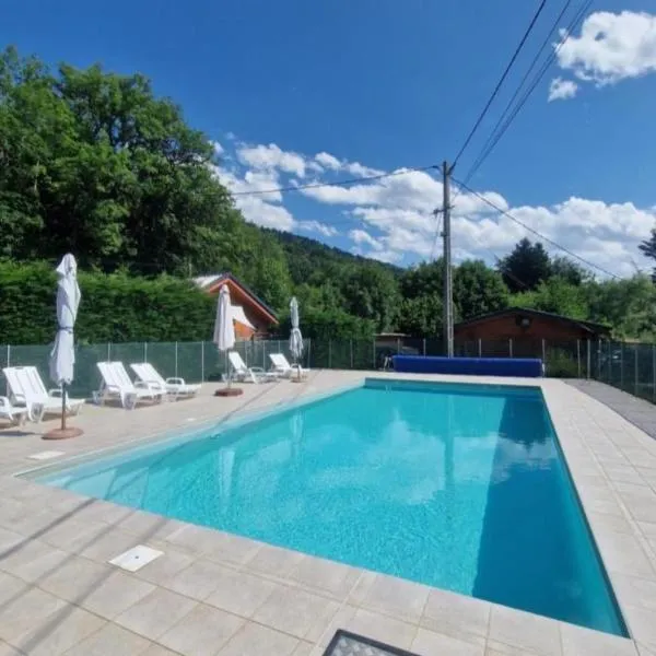 Chalet avec piscine 2C，位于Laffrey的酒店