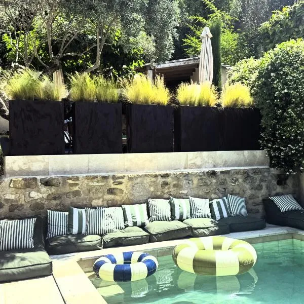 CaBaNa 52 La Suite troglodyte Proche Lourmarin，位于卡代纳的酒店