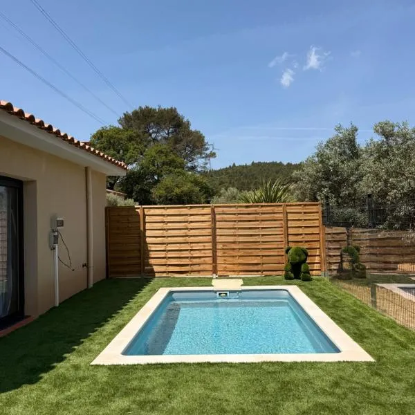 Maison avec piscine privative au coeur d'une oliveraie，位于Roquevaire的酒店