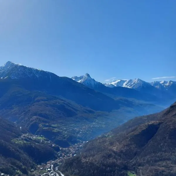 LA PANORAMICA Svegliati con la Vista delle Alpi dalle Camere e Terrazza Ampia，位于Berzo的酒店