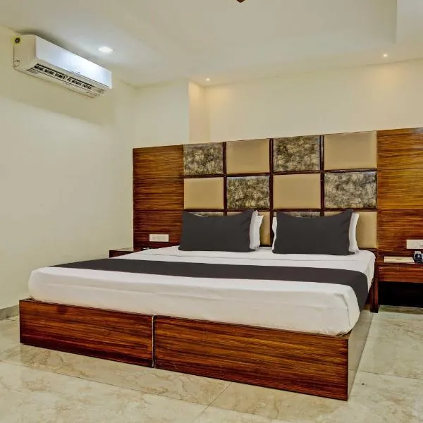 Townhouse Oak Eastern View Railway Junction，位于齐拉克普尔的酒店