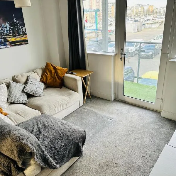 Stylish Marina Apartment with Stunning Views，位于波蒂斯黑德的酒店