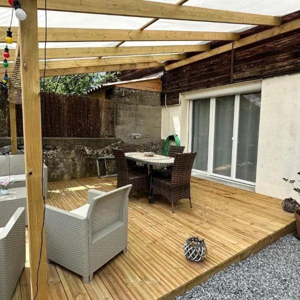 La Souste appartement avec jardin privatif，位于La Fare-en-Champsaur的酒店