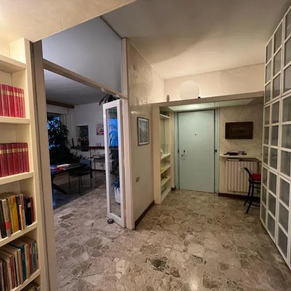 CASABELLA，位于蒙扎的酒店