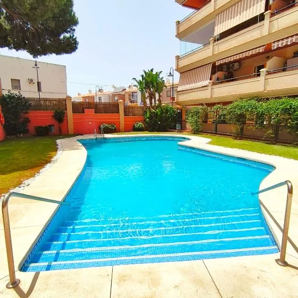 Apartamento nuevo con parking y piscina gratis，位于福恩吉罗拉的酒店
