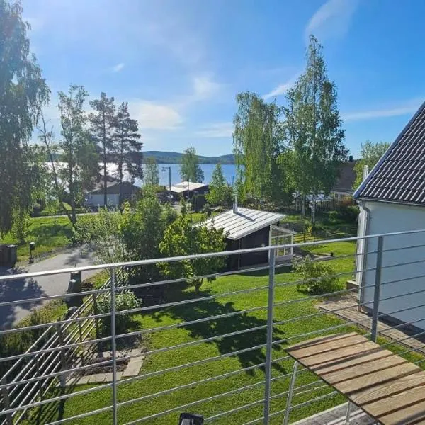 Lägenhet med sjöutsikt，位于诺拉的酒店