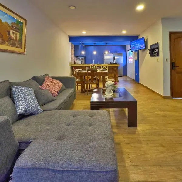 Casa moderna en Villamorra a pasos del Shopping Mariscal Lopez 2Dorm,2 garajes y Wifi，位于亚松森的酒店