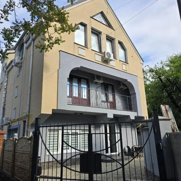Small House ApartHotel，位于基希讷乌的酒店