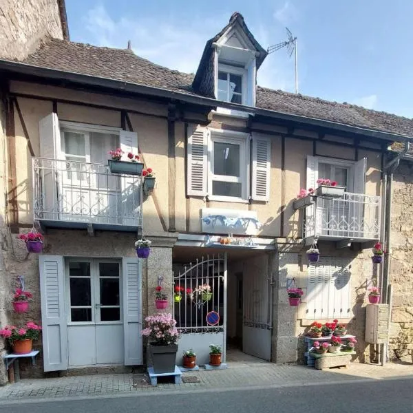 Gîte du portail fleuri，位于Sénergues的酒店