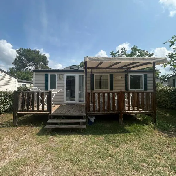 mobil home AU SOLEIL，位于拉罗克当泰龙的酒店