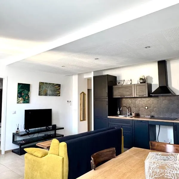 appartement hyeres centre，位于耶尔的酒店