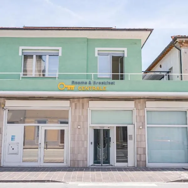 Rooms & Breakfast Centrale，位于法布里亚诺的酒店
