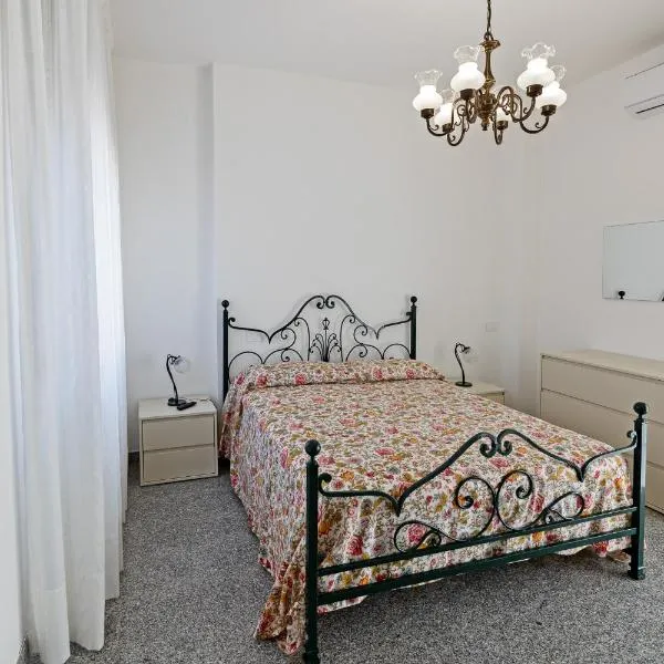 Casa Vacanze Leonardo 2，位于罗切拉伊奥尼卡的酒店