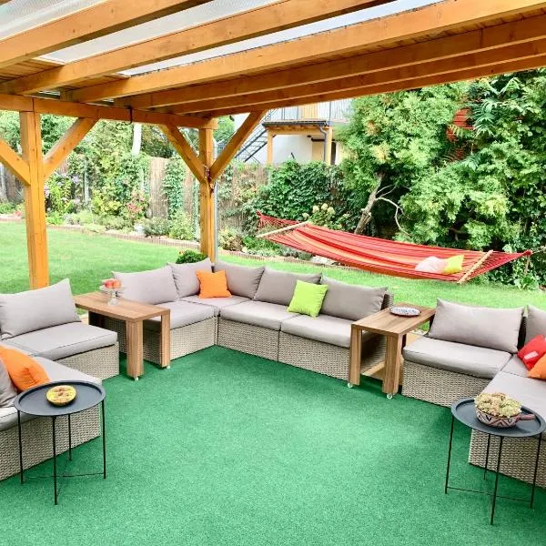 Szárszó Apartment with 3 rooms and PRIVATE BEACH, PRIVATE PARKING，位于巴拉顿扎佐的酒店