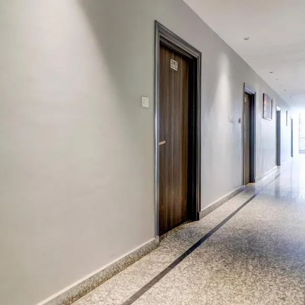 Super Hotel O Gold Inn，位于罗塔克的酒店