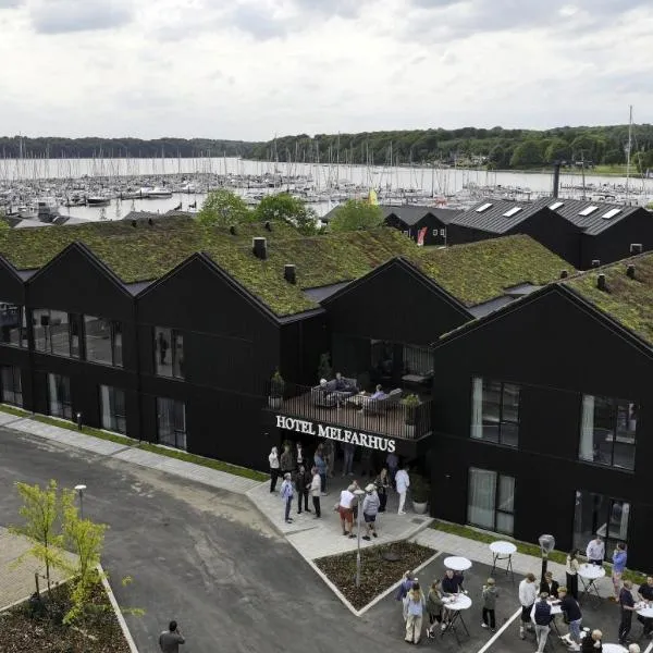 Hotel Melfarhus，位于米泽尔法特的酒店