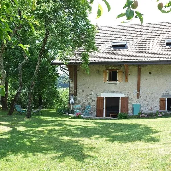 La Bergerie apartment in an old farmhouse!，位于Nâves-Parmelan的酒店