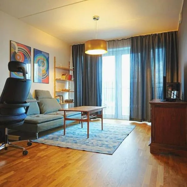 Modern apartement with a balcony，位于塔林的酒店
