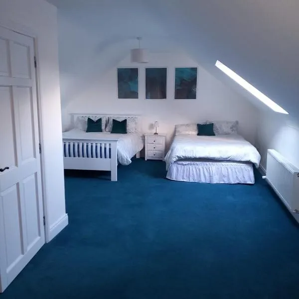 Charming East Clare Apartment，位于Coolcoosaun的酒店