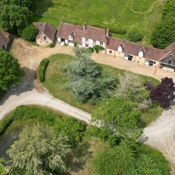 Lodges de la Ferme de la Chaise，位于Saint-Antonin-de-Sommaire的酒店